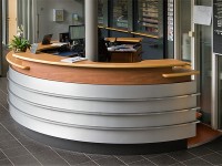 houten-balie-bekleed-met-alumium-en-houtlaminaat