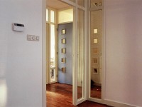 entreehal-met-toegangsdeur-en-5-extra-raampjes