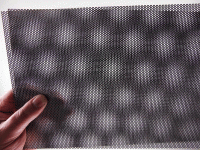 moir-effect-door-twee-geperforeerde-materialen-over-elkaar