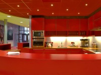 rode-ronde-keuken-in-de-hal-en-kantine