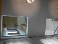 vloer-met-glas-en-trapgat-van-onderen-gezien
