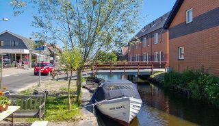 Vlietpark in Noorden eiland in waterrijk gebied met nieuwe woningen