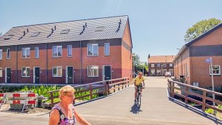 Vlietpark met een brug verbonden ook toegankelijk voor auto