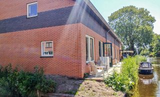 alle woningen van Vlietpark liggen aan het water